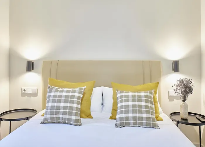 Estudios Bordadores By Valdesierra